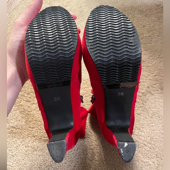 Absolutely Fierce Pair of Red Velvet-like Boots Size 38 (7.5 US) - Picture 5 of 6